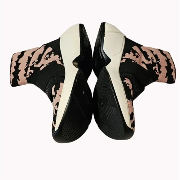 Juicy Couture Black and Pink Ankle Boots - Picture 5 of 12